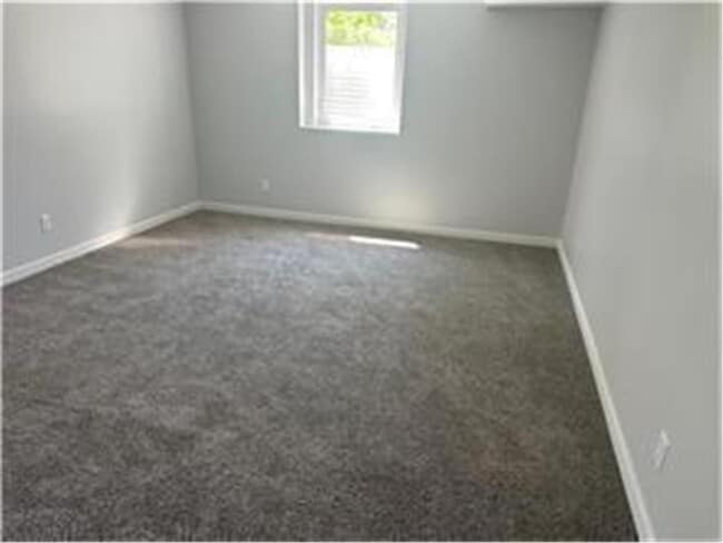 Building Photo - 468 Thomas Ave W