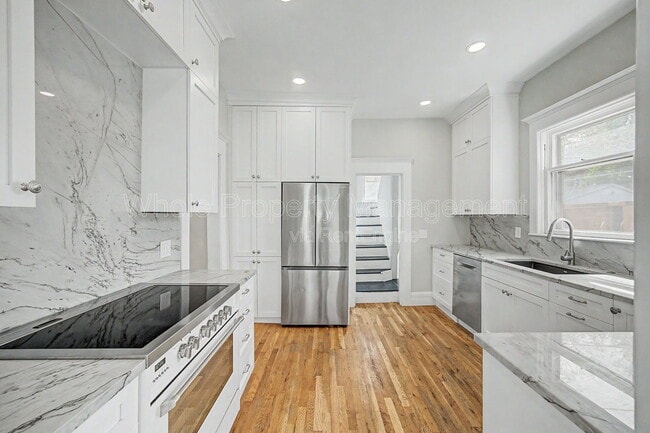 Building Photo - 2214 E 13th Ave