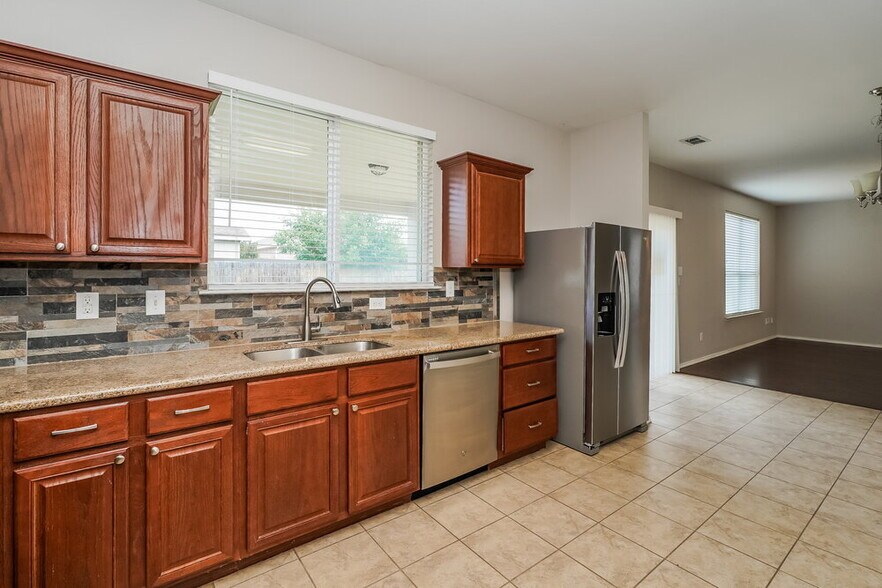 Building Photo - 5000 Caraway Dr