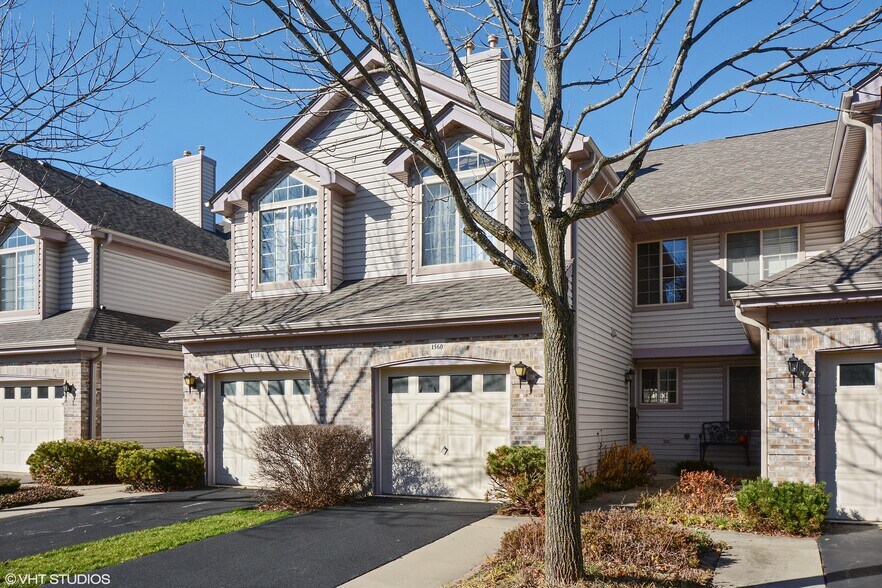 Front view - 1560 N Saint Marks Pl