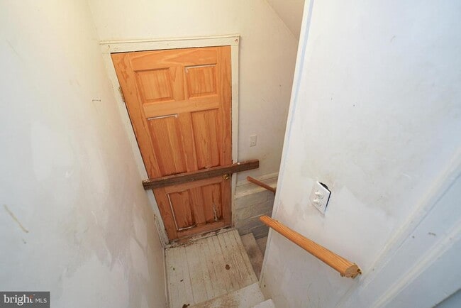 Building Photo - 605 Oak Hill Ave