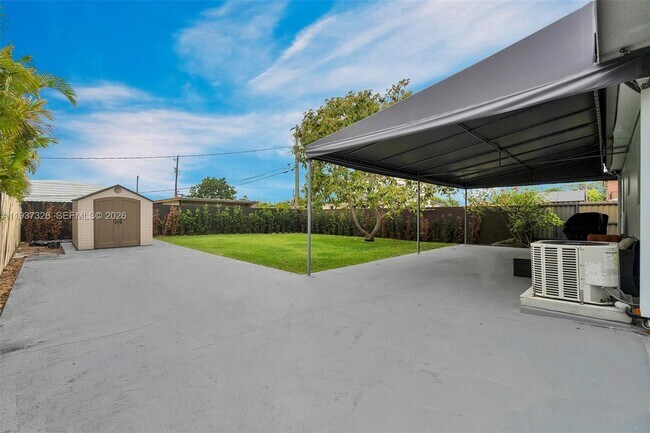 Building Photo - 6470 SW 27th St