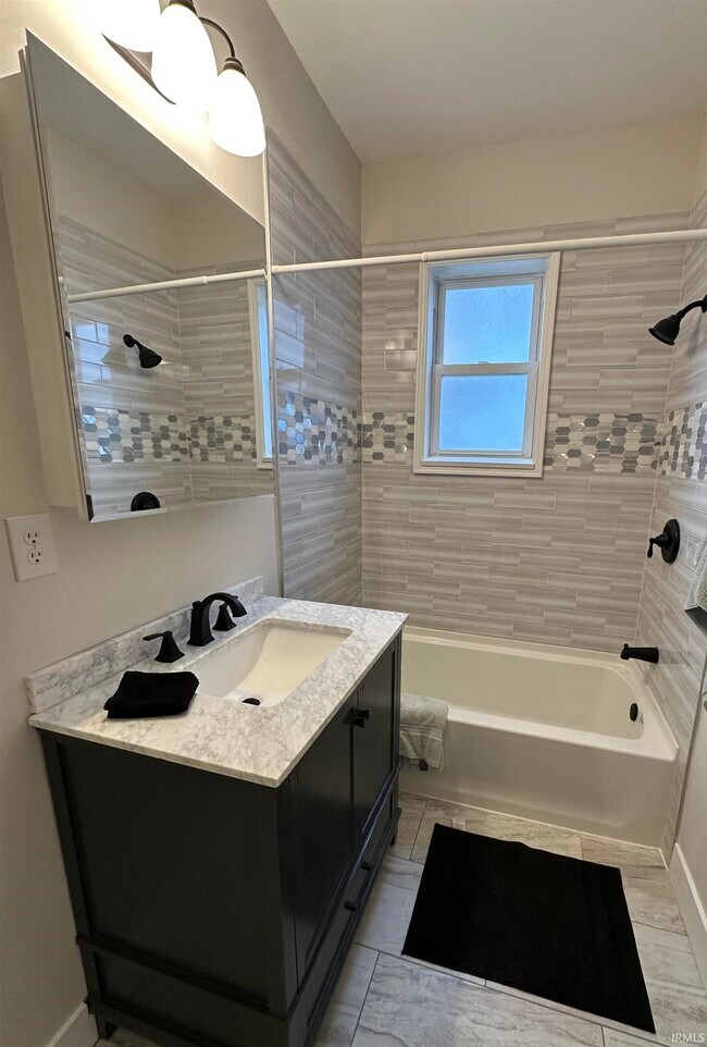 Building Photo - 126 E North St