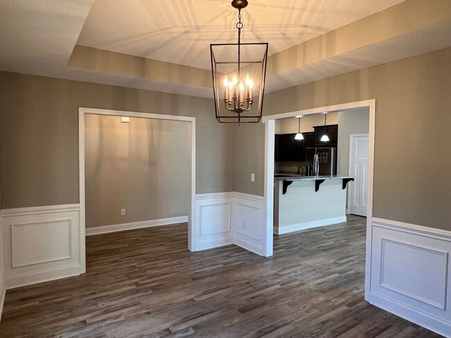 Building Photo - Beautiful Home that looks Brand New / First Full Month's Rent FREE with a 13 Month Lease!!