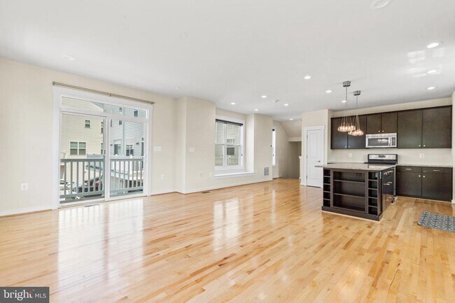Building Photo - 42394 Pale Iris Terrace