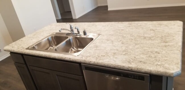 Building Photo - Barzona