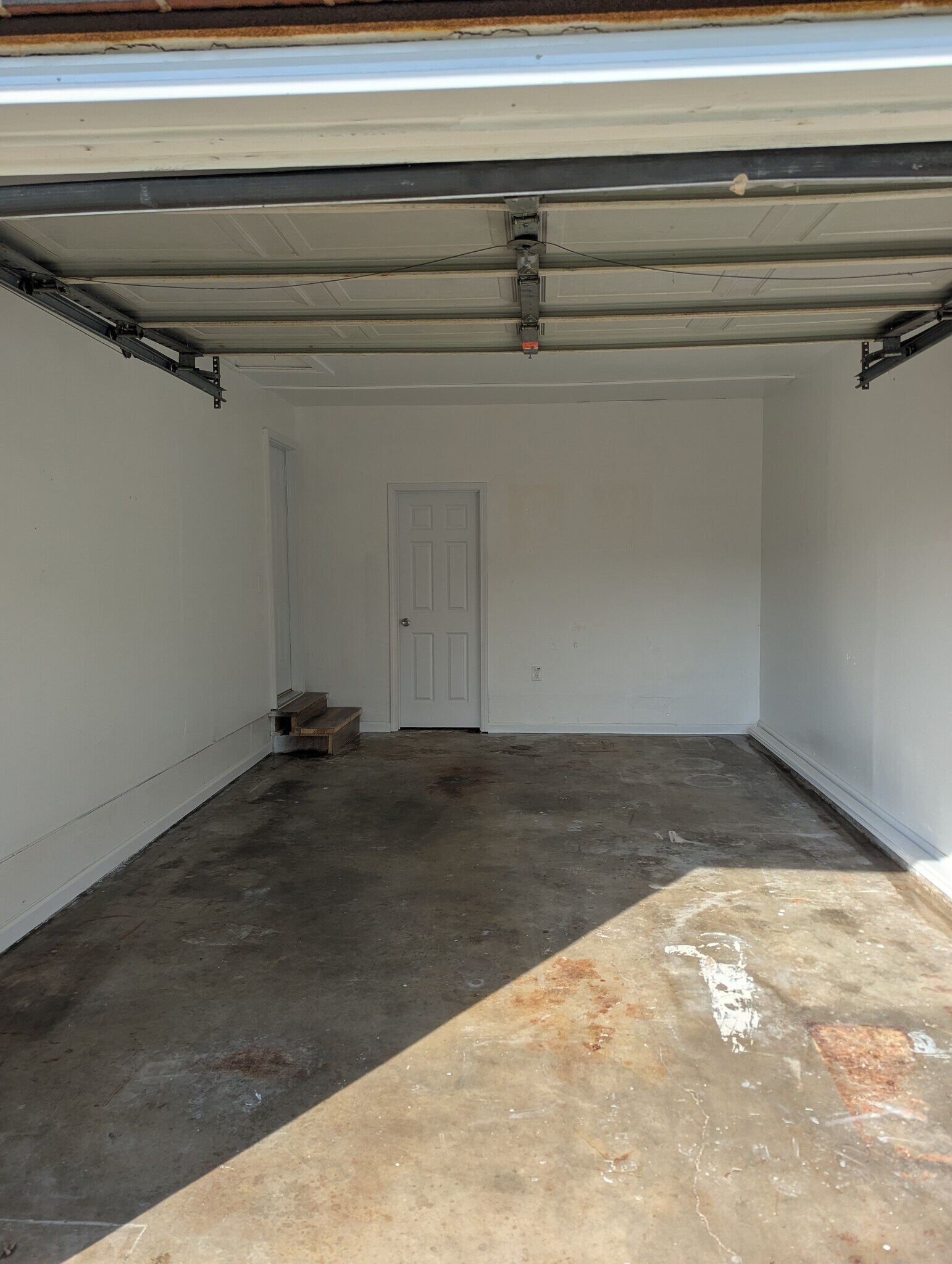Garage - 633 Mark Dr