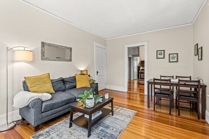 Living room with walk in closet - 10 Chestnut St