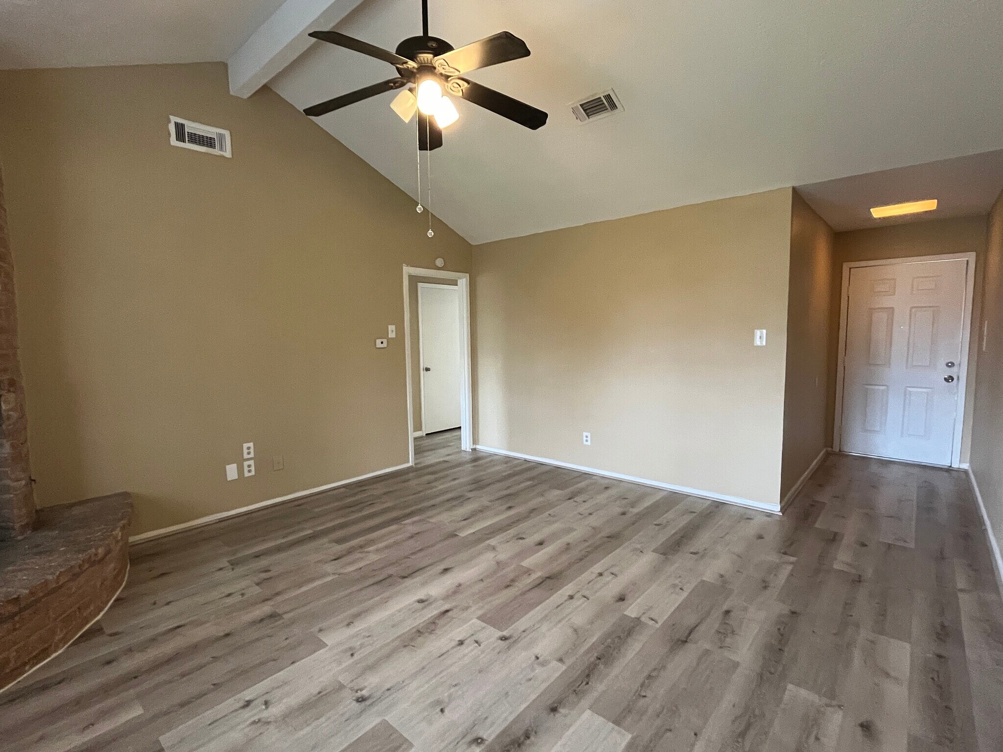 Building Photo - 806 Canna St