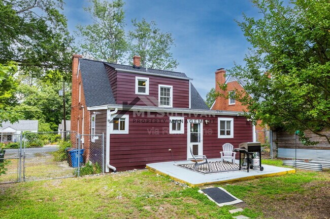 Building Photo - 2414 Farthing St