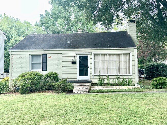 Primary Photo - 700 Mial St