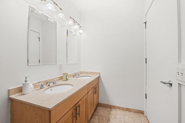 Building Photo - 159 2nd St