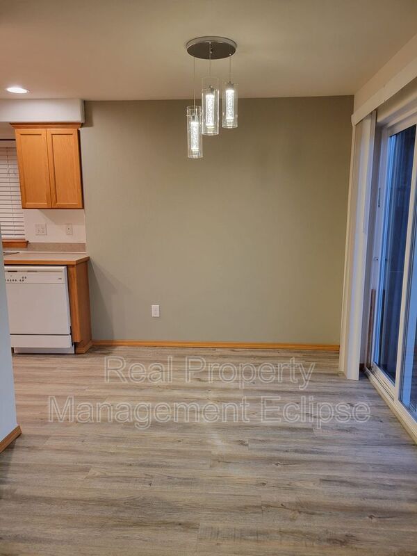 Building Photo - 1108 73rd Dr SE