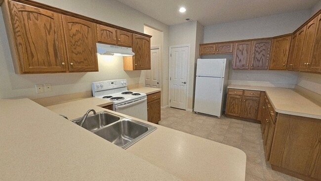 Building Photo - Bridgewater Two bedroom Condo Available!
