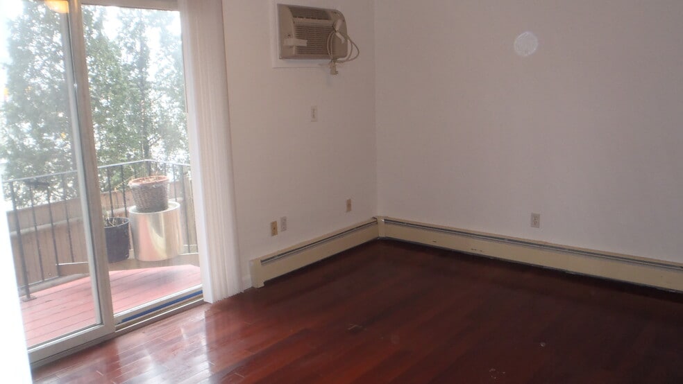 Building Photo - 1129 N Shore Rd