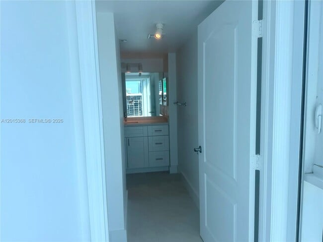 Building Photo - 2101 Brickell Ave