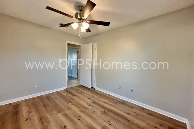 Building Photo - Move-in Special w/ Signed Lease by April 15