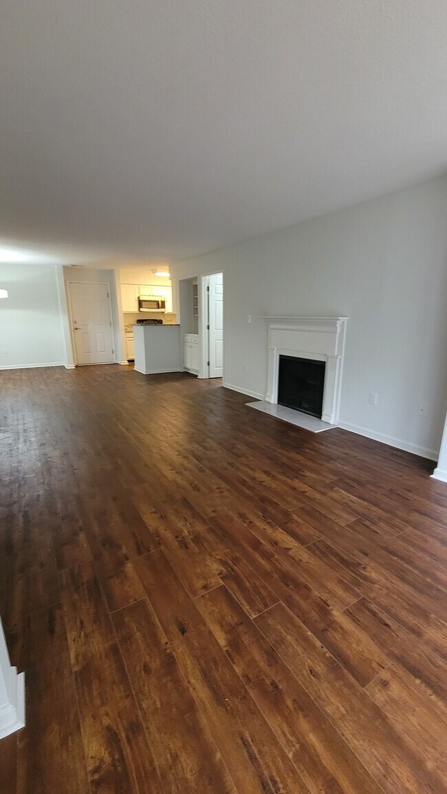 Building Photo - 2 bedroom 2 bath Condo in Lenox Heights, o...