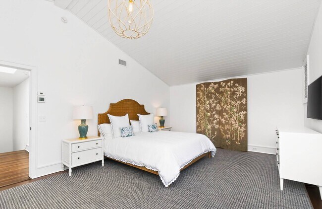 Building Photo - 133-135 Toylsome Ln