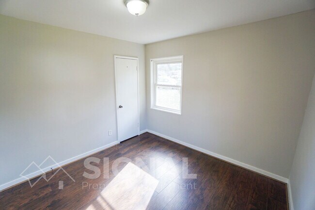 Building Photo - 540 Athens Ct