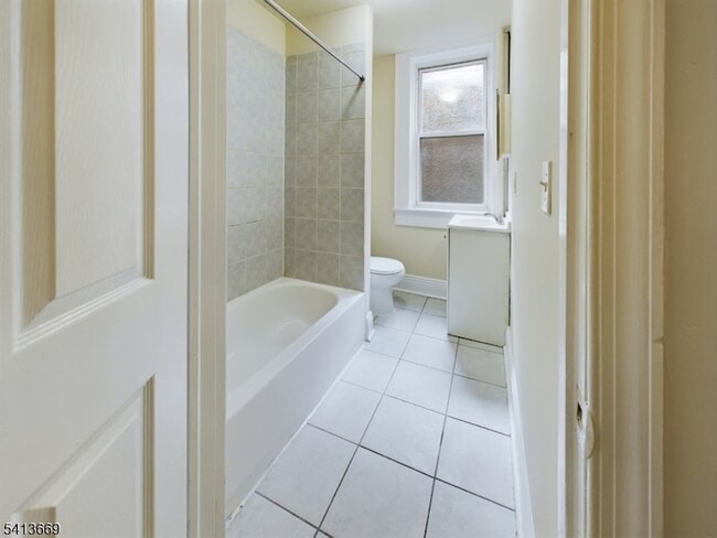 Building Photo - 413-15 Dodd St