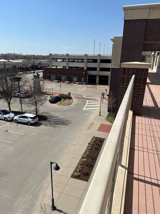 Building Photo - Blue Earth Place-One Bedroom available