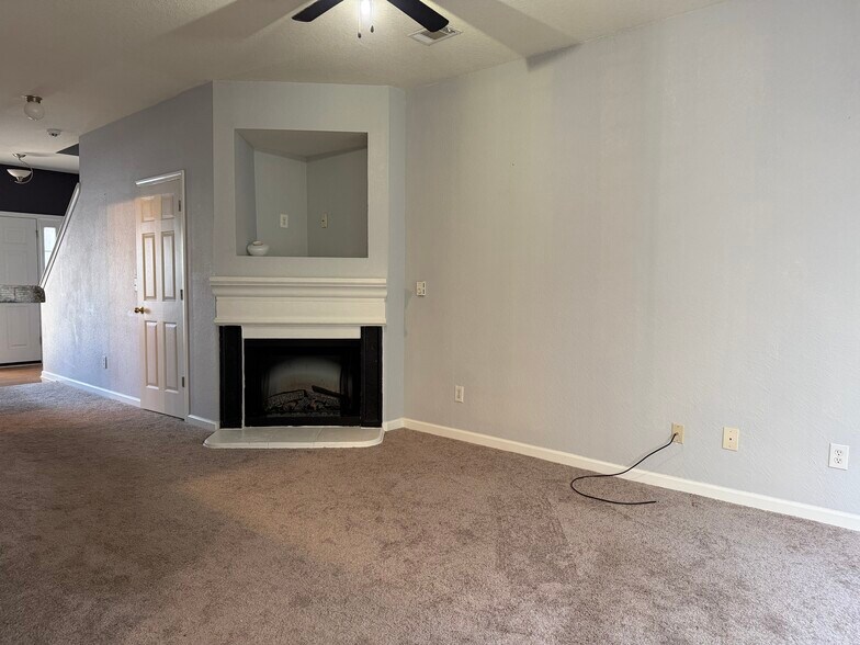 Fireplace - 2807 Snapfinger Mnr