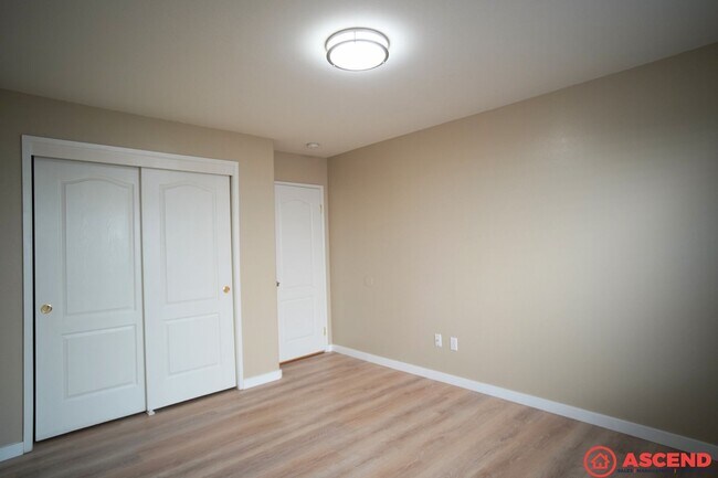 Building Photo - MOVE IN SPECIAL!!! $750 OFF FIRST MONTHS R...