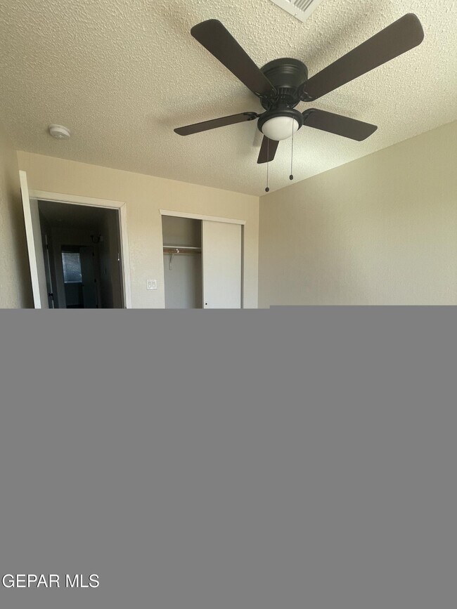 Building Photo - 1832 Shreya St