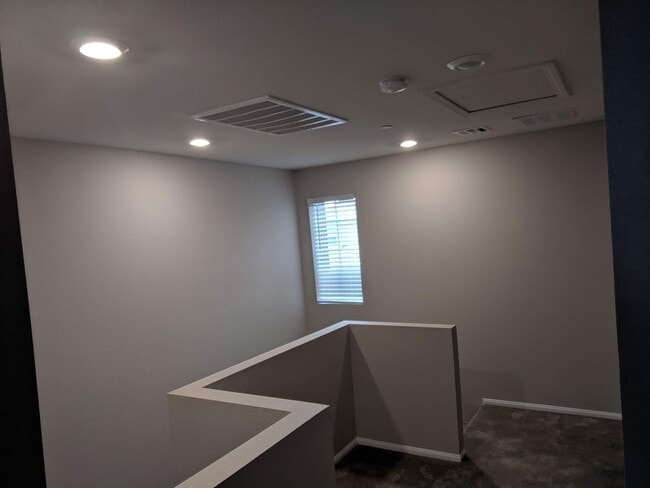 Building Photo - 2860 Alenga St