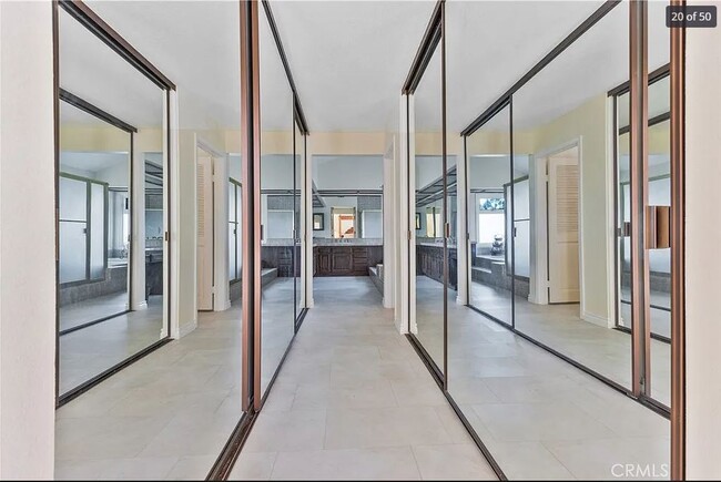 Building Photo - 28161 Haria