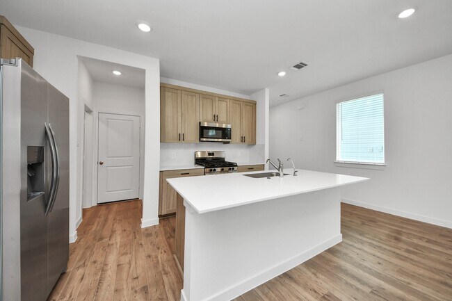 Building Photo - 2138 Olivos St
