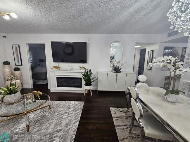 Building Photo - 2703 Nassau Bend