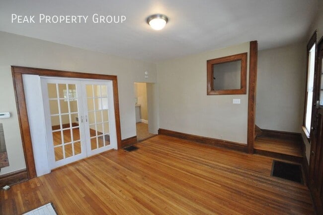 Building Photo - 396 E Northwood Ave