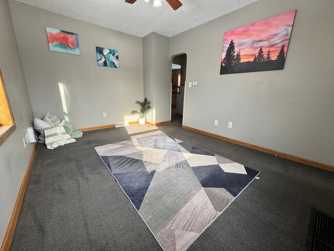 Building Photo - 2 bed, 1 bath home for rent in Waterloo