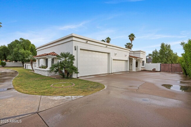 Building Photo - 10111 E Cholla St