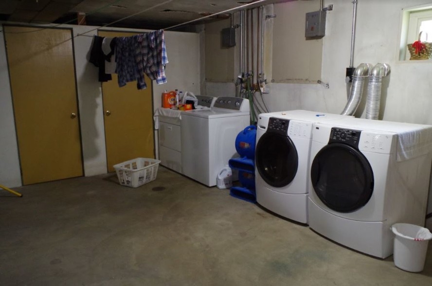 Laundry Room - 5400 Eichelberger St