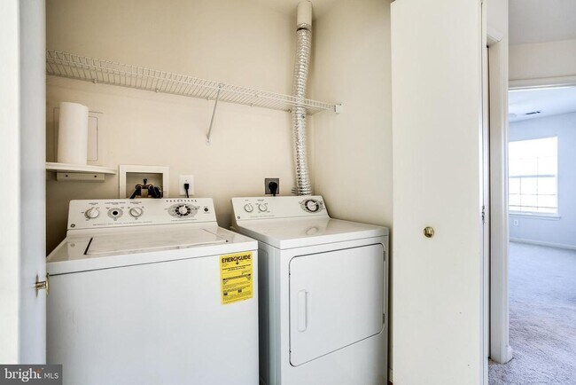 Building Photo - 100 Penwick Cir