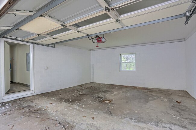 Building Photo - 102 Kathleen Dr