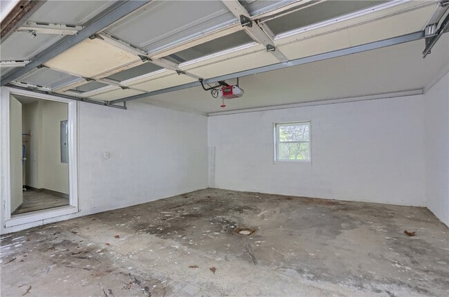 Building Photo - 102 Kathleen Dr