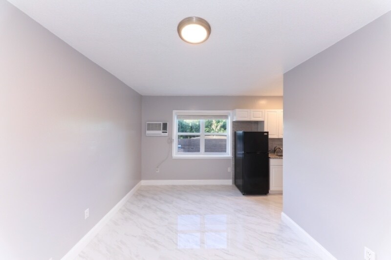 Building Photo - 921 N 19th Ave