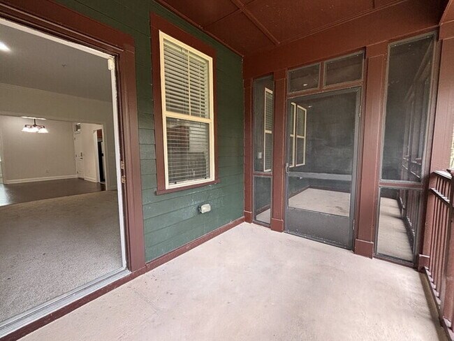 Building Photo - 5565 Colonial Chatsworth Cir