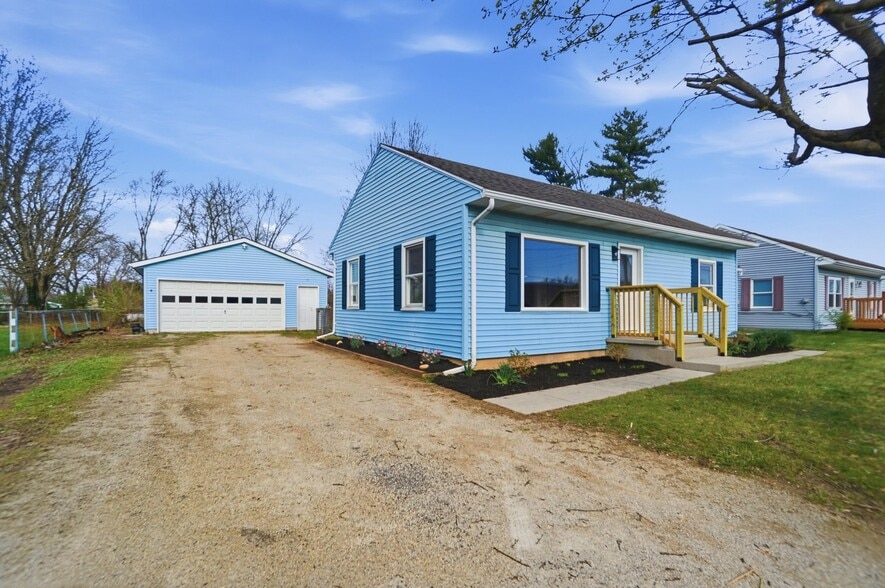 Building Photo - 2351 Burden Dr