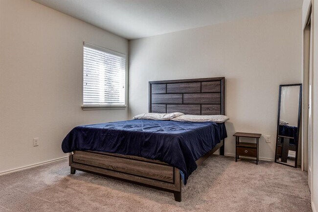 Building Photo - 10300 Laredo Dr