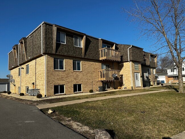 Primary Photo - 2390 Bicentennial Ave