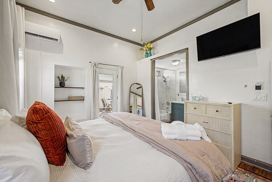 Building Photo - 1150 E Pierce St