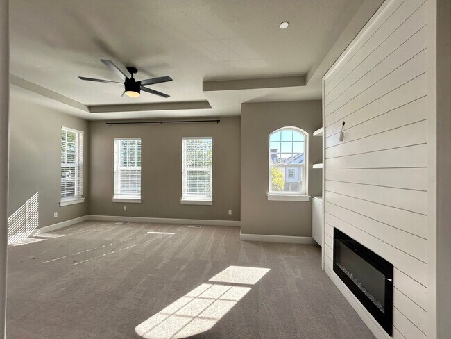 Building Photo - Luxury and Convenience Awaits in this Stunning 3 Bedroom, 2.5 Bathroom House with Abundant Parkin...