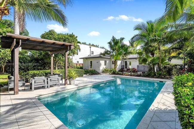 Building Photo - 863 NE 90th St