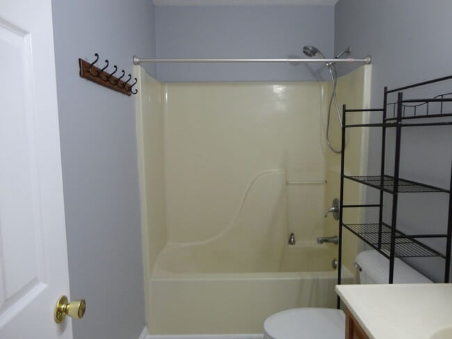 Building Photo - 2 Bedroom Duplex  in Seymour