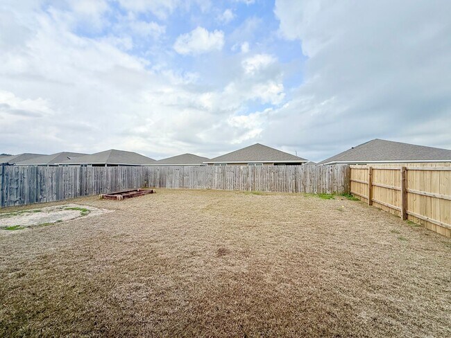 Building Photo - Spacious 4-Bedroom Home - Woodlands